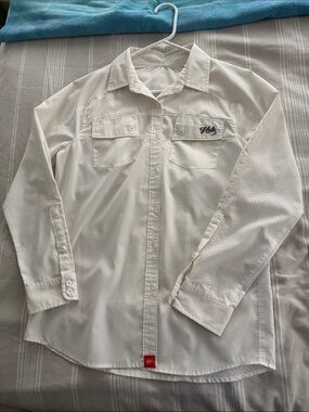 Huk Women’s Off White Button-Up Fishing Shirt